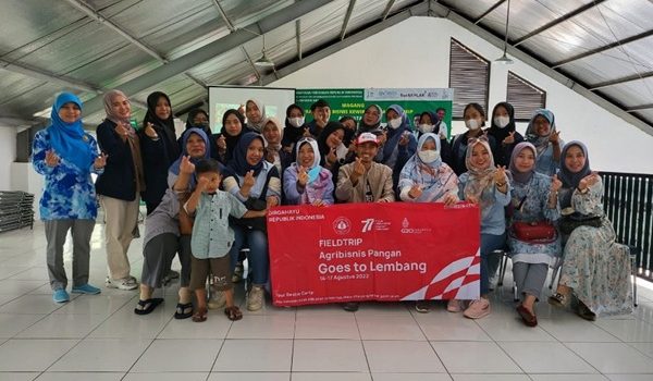 Kunjungan Industri Dosen dan Mahasiswa Program Studi Agribisnis Pangan Politeknik Negeri Lampung ke Packing House Lembang Agri.