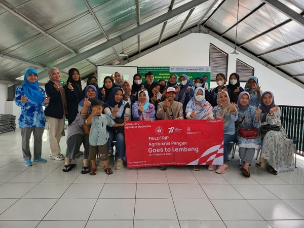 Kunjungan Industri Dosen dan Mahasiswa Program Studi Agribisnis Pangan Politeknik Negeri Lampung ke Packing House Lembang Agri.