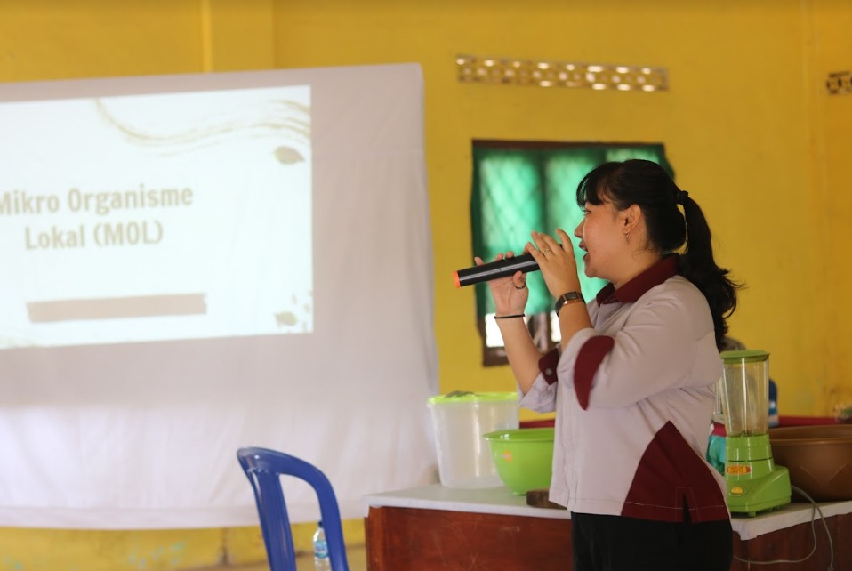 Mahasiswa Agribisnis Pangan Menjadi Narasumber dalam Kegiatan Demonstrasi Pembuatan MOL di Desa Donomulyo