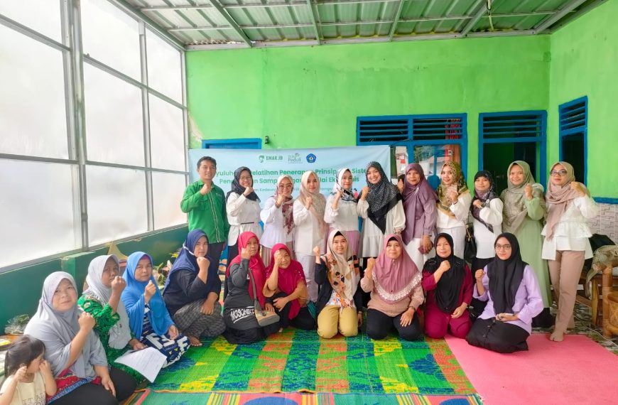 Tim Dosen Agribisnis Pangan Beri Bimbingan Pemanfaatan Lahan Pekarangan Rumah (Kerjasama Polinela – PLN – Emak.id)