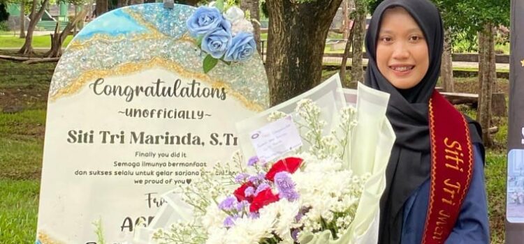 Siti Tri Marinda, Mahasiswa Agribisnis Pangan, Berhasil Menempuh Pendidikan Sarjana Terapan Kurang dari 4 Tahun