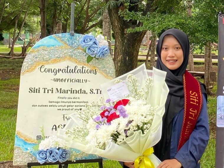 Siti Tri Marinda, Mahasiswa Agribisnis Pangan, Berhasil Menempuh Pendidikan Sarjana Terapan Kurang dari 4 Tahun
