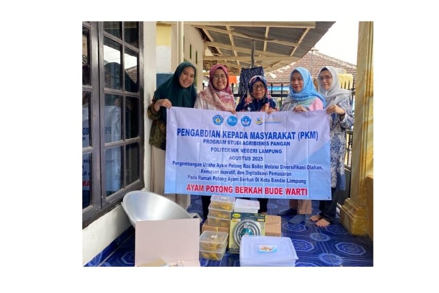 TIM DOSEN AGRIBISNIS PANGAN DAMPINGI PENGEMBANGAN USAHA RUMAH POTONG AYAM BERKAH BUDE WARTI